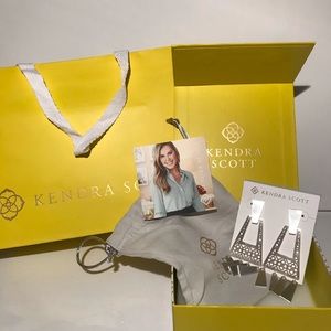 Kendra Scott earnings